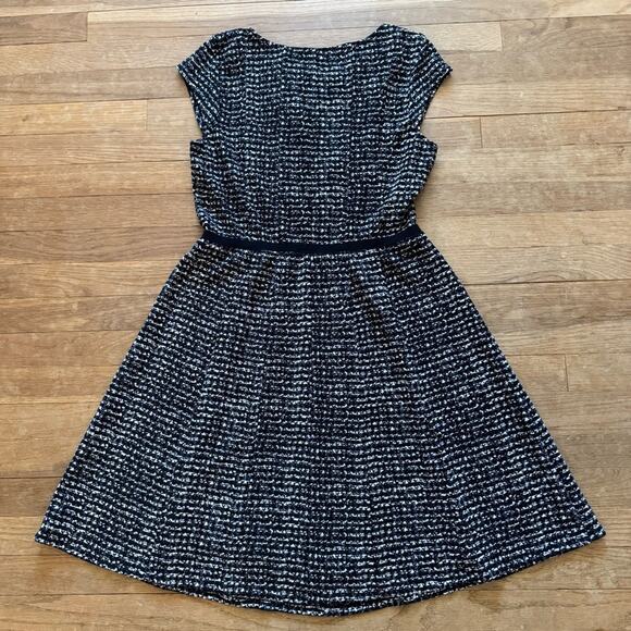 Elle gray white cap sleeve knee length a-line dress size medium M
 b22 - Picture 4 of 4